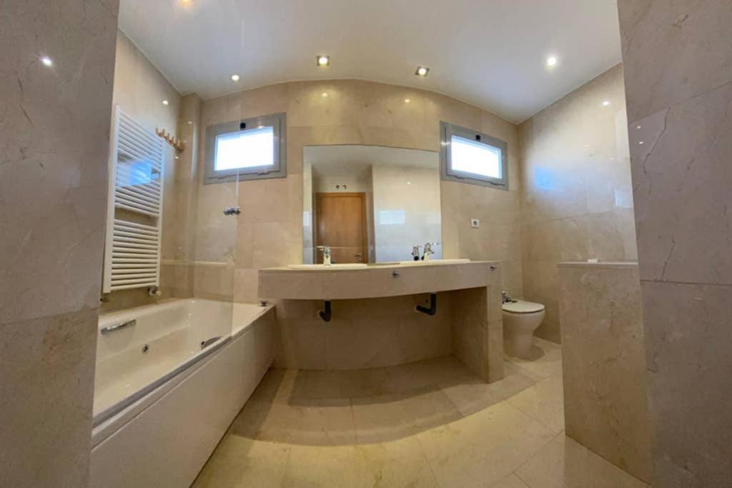Valdevebas Chalet Con Piscina Madrid Exterior photo